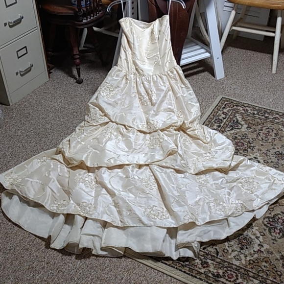 Gorgeous wedding dress - Picture 1 of 4